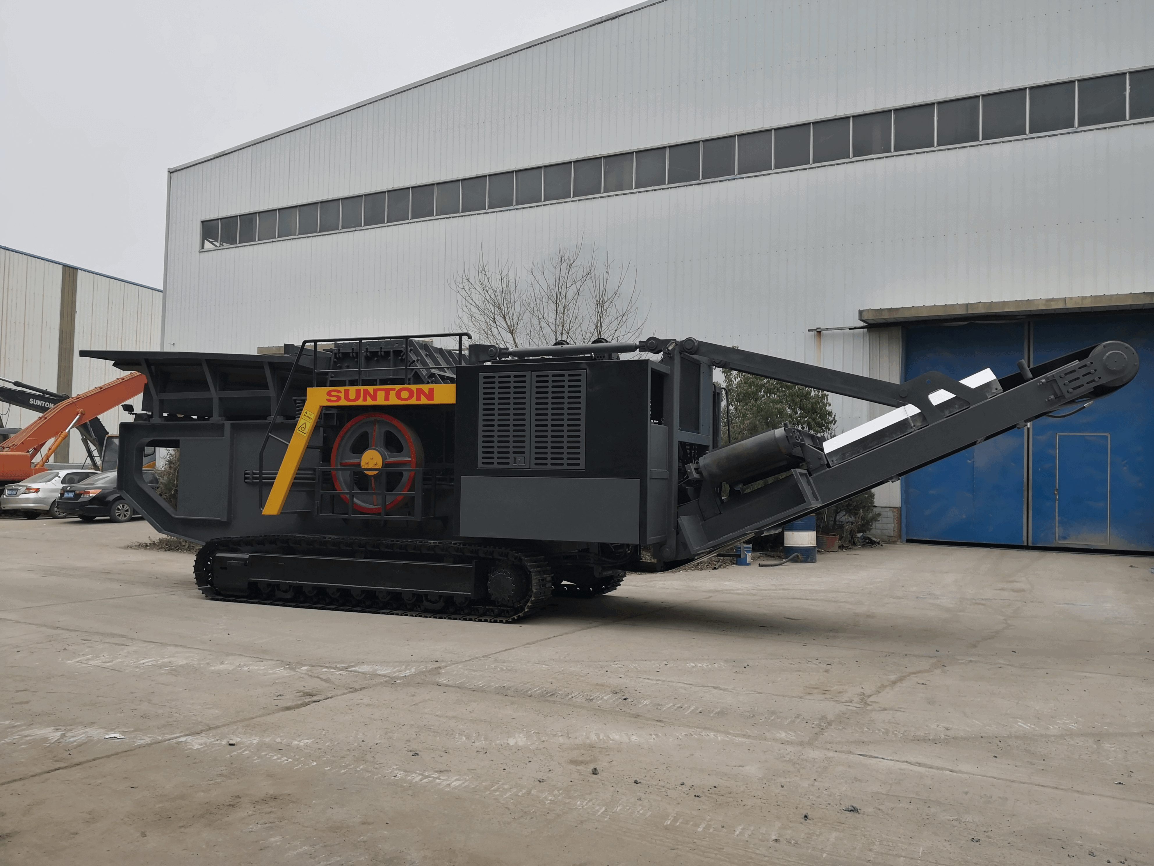 PC220 履帶式移動(dòng)破碎機(jī)